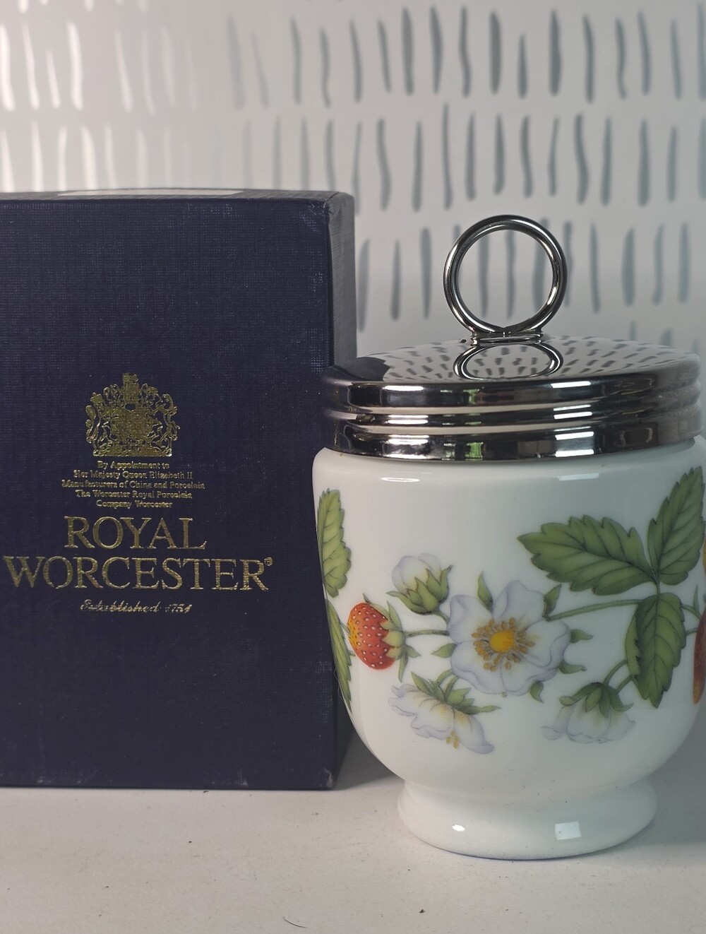 RARE Royal Worcester Egg Coddler King Size Strawberries w/ Original Box + Card